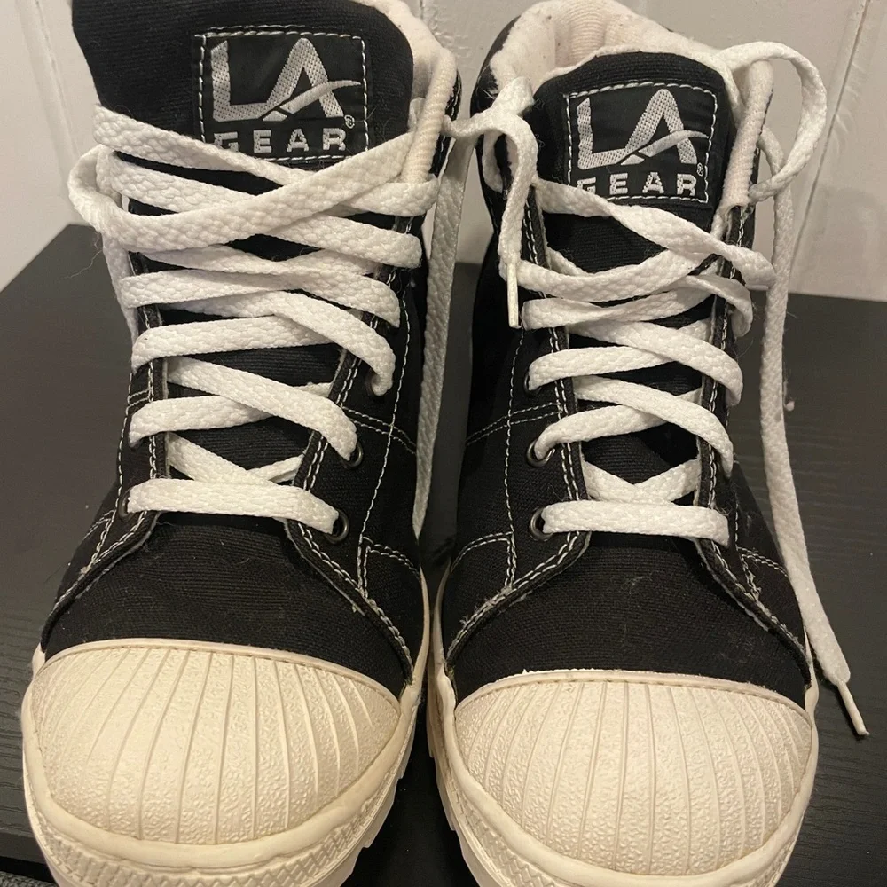 LA Gear Women’s Black High- Top Canvas Sneakers size 7.5